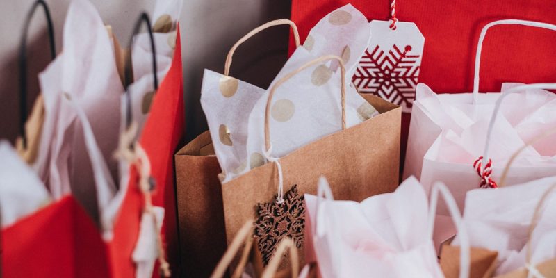How To Put Tissue Paper in a Gift Bag – Super Stylish Tips